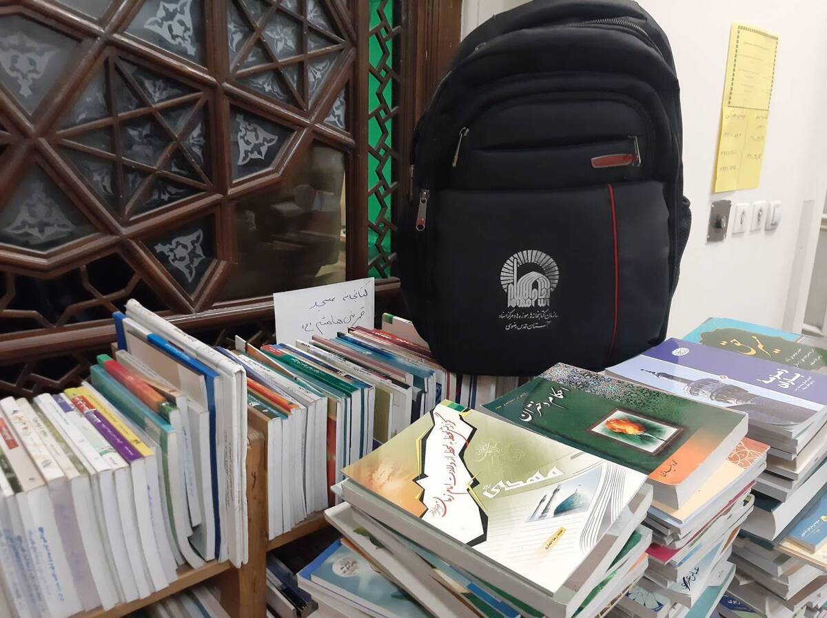 کتابخانه‌های رضوی با توجه به اهميت لزوم ايجاد تنوع در ارائه خدمات و روزآمدسازي نحوه اشاعه اطلاعات در راستای فرهنگ كتاب‌‌خواني و مطالعه‌ هدفمند، فعالیت‌‌های متنوعی را در قالب پاتوق فرهنگی برنامه‌ریزی و اجرا کرده که از جمله آن می‌توان به «زنگ کتاب همراه با کوله کتاب» اشاره کرد.