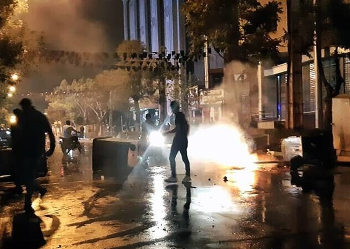 دادستان تهران گفت: در پی دستور رئیس قوه قضاییه ۴۶ زندانی که شرایط ارفاق قانونی را داشتند آزاد شدند.