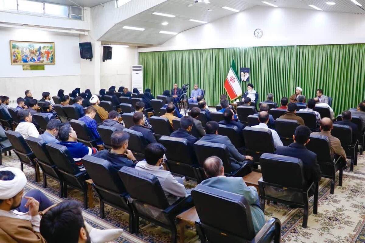 آیت‌الله علم‌الهدی: رسالت پرستاری، حیات بخشی به جامعه است| ایثار پرستاران با هیچ پاداشی قابل جبران نیست