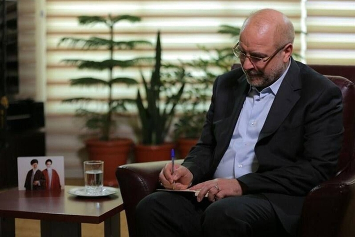 رییس مجلس شورای اسلامی با تبریک سال نو سالی که گذشت برای همهٔ ما سالی پرماجرا و پرتجربه بود، همراه با تلخی و شیرینی. نقشه پیچیده‌ای که دشمنان در این سال علیه ایران طراحی کرده بودند با تدابیر هوشمندانه رهبر معظم انقلاب و آگاهی ملت سرافراز ایران خنثی شد؛ بهترین روز برای ما وقتی است که با اتحاد و تدبیر بتوانیم بر نارسایی‌ها و ناکارآمدی‌ها غلبه کنیم.