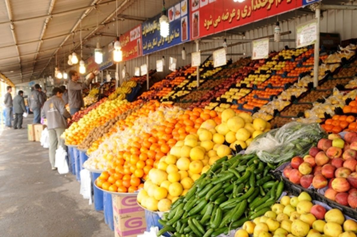 با وجود آنکه قرار است توزیع میوه‌های تنظیم بازار به بهبود وضعیت بازار و کاهش گران‌فروشی میوه کمک کند اما گویا توزیع نامطلوب این میوه‌ها، نه‌تنها کمکی به برطرف کردن مشکل گرانی میوه نکرده بلکه بیم آن می‌رود که تجربه تلخ «زدن چوب حراج به میوه‌های تنظیم بازاری» بار دیگر تکرار شود.
