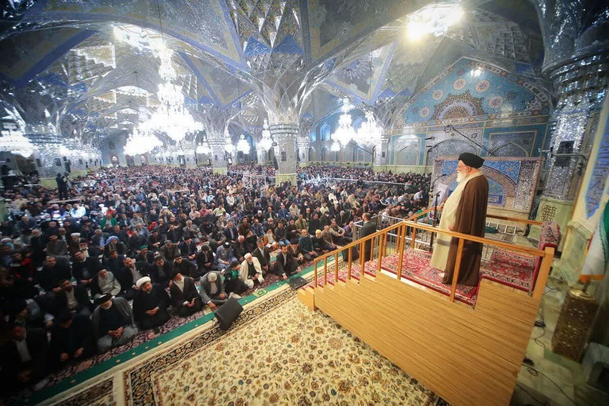 آیت‌الله سید احمد علم‌الهدی در استمرار سلسله جلسات تبیین تقوای عملی در زندگی اجتماعی اظهار کرد: یکی از نکاتی که ما باید در مقام توجه به تقوای عملی موردتوجه قرار دهیم، شناخت اصل دین است.