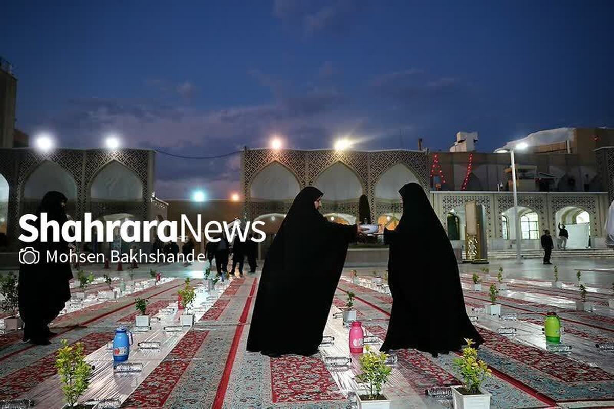 سفره‌های افطار در بارگاه نورانی رضوی + فیلم