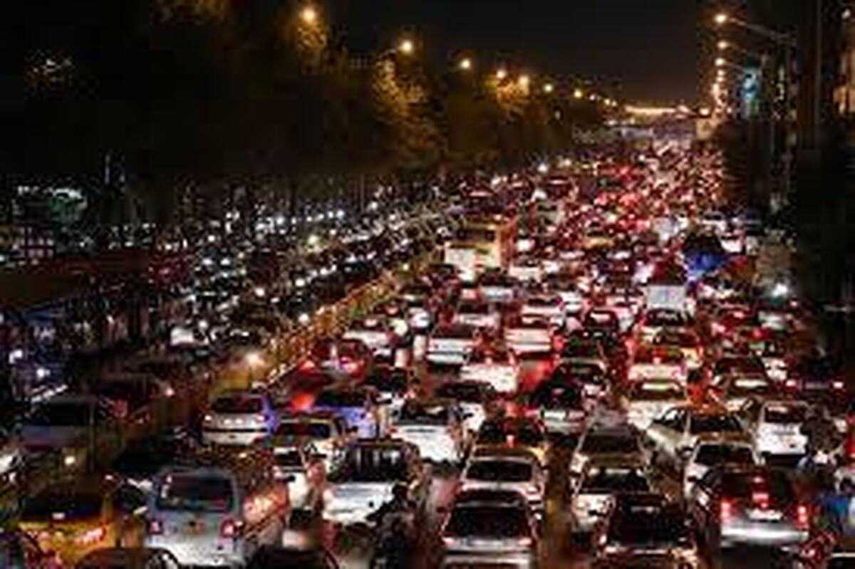فرمانده پلیس راه ویژه شرق استان تهران گفت: هم اکنون تردد وسایل نقلیه از شمال به جنوب محور‌های هراز و فیروزکوه سنگین و پرحجم در جریان و ترافیک ورودی‌های شرقی پایتخت فوق سنگین است.