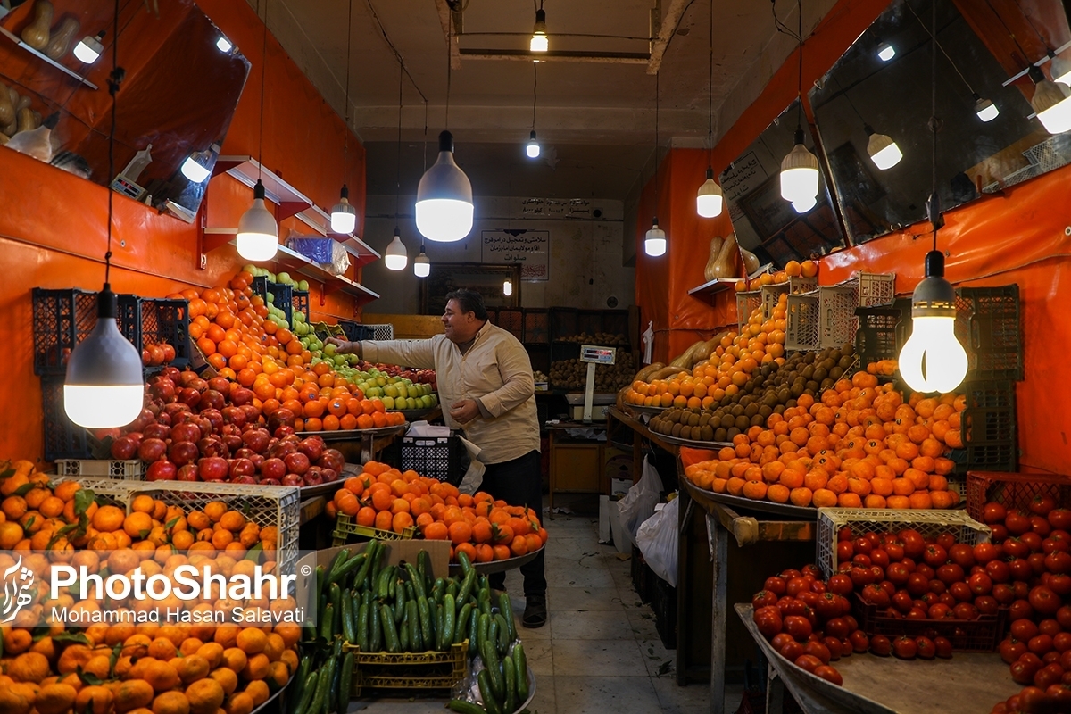 رئیس اتحادیه میوه و تره بار مشهد گفت: بیشتر میوه‌های موجود درمشهد از شهرستان‌های دیگر تامین می‌شود که هزینه حمل بر قیمت تمام شده میوه تاثیر گذار است.