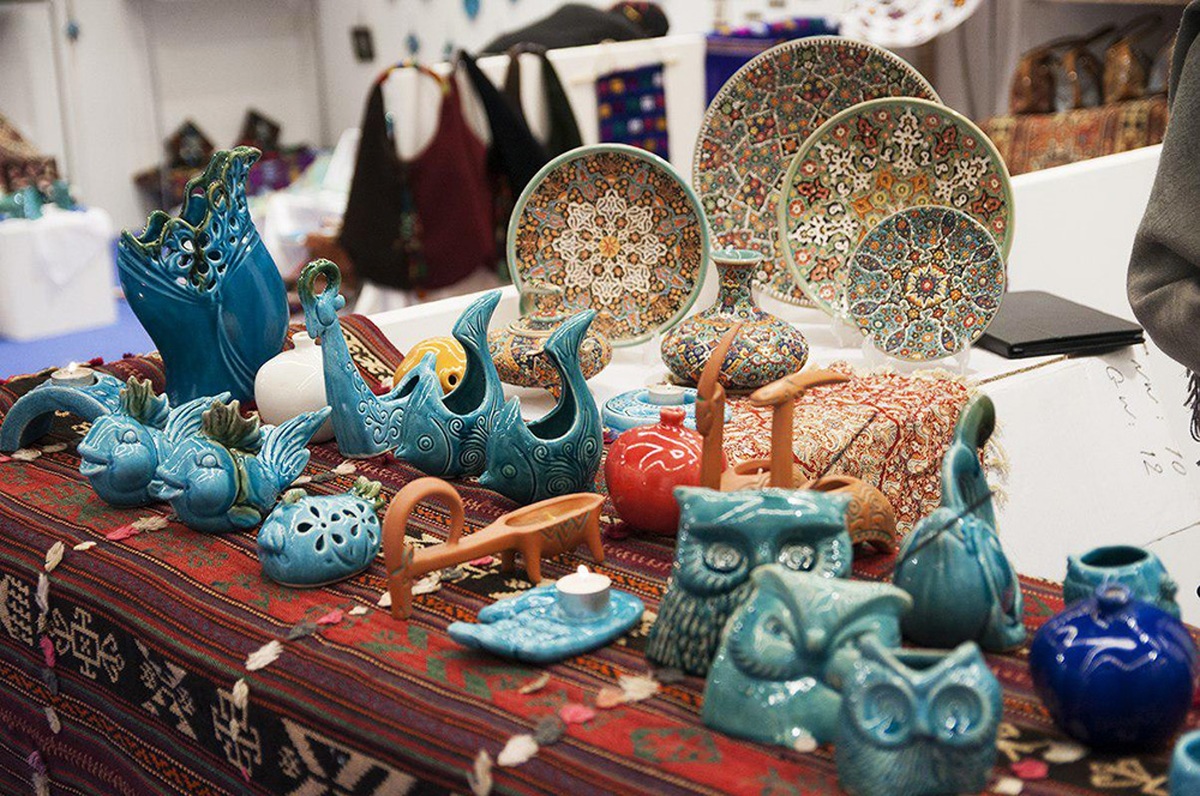 مدیرکل میراث فرهنگی، گردشگری و صنایع دستی خراسان رضوی گفت: در ایام نوروز ۵۰ بازارچه در حوزه صنایع دستی و ۷۱۰ غرفه برپا شده که مبلغ فروش اقلام صنایع دستی در سطح استان بیش از ۱۲ میلیارد تومان بوده است.