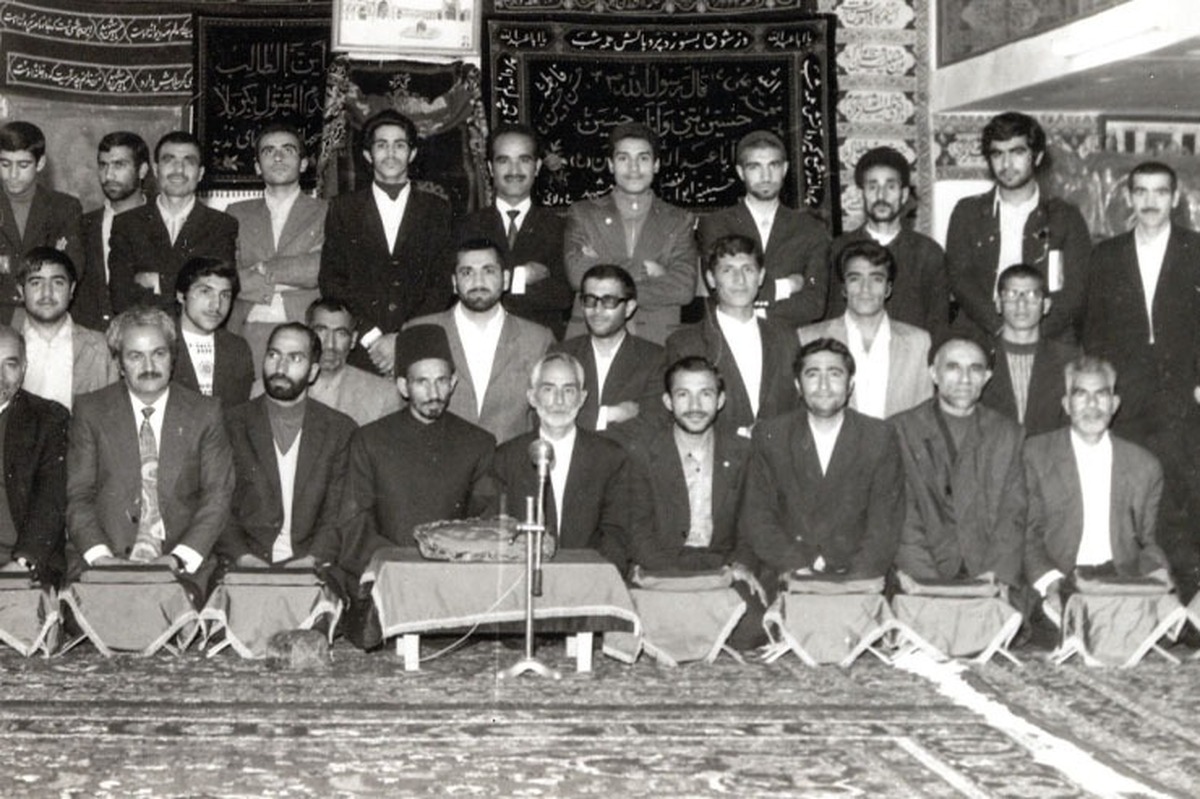 ورود سید محمد عرب زعفرانی به مشهد نقطه آغاز این تحول است. او که متولد ۱۲۸۳ هجری قمری (۱۲۴۵ خورشیدی) در کربلا و استاد مسلم قرائت و تجوید در ایران بود، سفر‌هایی به هند و تبت می‌کند، اما در سال‌های پایانی عمر مقیم مشهد می‌شود، حلقه درسی در این شهر تشکیل می‌دهد که تا سال ۱۳۶۷ هجری قمری (۱۳۲۶ خورشیدی) یعنی به سالی که شمع وجودش خاموش می‌شود، ادامه داشته است.