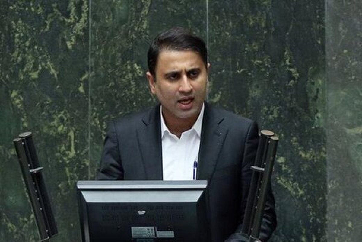 نماینده مردم چابهار در مجلس با انتقاد از عملکرد سازمان برنامه و بودجه، گفت: علاوه بر سهل‌انگاری که در پرداخت حقوق فرهنگیان صورت گرفت، معلمین قرارداد کار معین ۶ ماه است که حقوق دریافت نکرده‌اند.