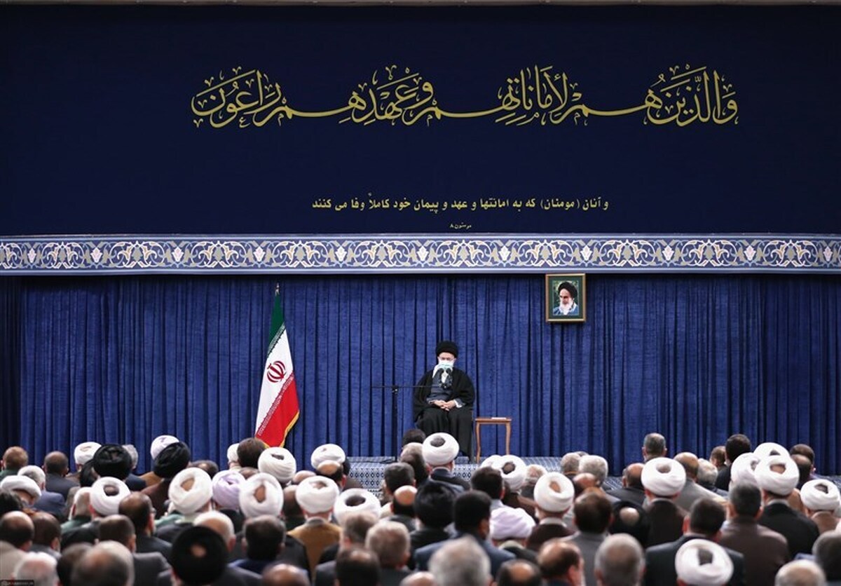 حضرت آیت‌الله خامنه‌ای عصر امروز در دیدار مسئولان و کارگزاران نظام، با تأکید بر ضرورت تمرکز همت و اراده همه مسئولان و دستگاه‌ها در همه طول سال برای «مهار تورم و رشد تولید»، به بیان الزامات تحقق شعار سال و چند توصیه مهم اقتصادی دیگر پرداختند و گفتند: اگر به این الزامات عمل شود، نتایج آن در کاهش تورم و احساس آسایش نسبی مردم در آخر سال دیده خواهد شد.