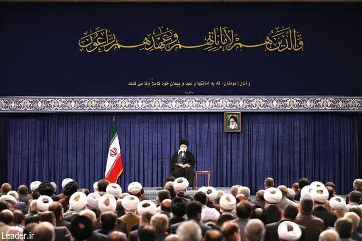 سران قوا، مسئولان و کارگزاران نظام، جمعی از مدیران ارشد دستگاه‌های مختلف، نمایندگان مجلس و مسئولان سابق عصر امروز با حضور در حسینیۀ امام خمینی (ره) با رهبر انقلاب دیدار کردند.