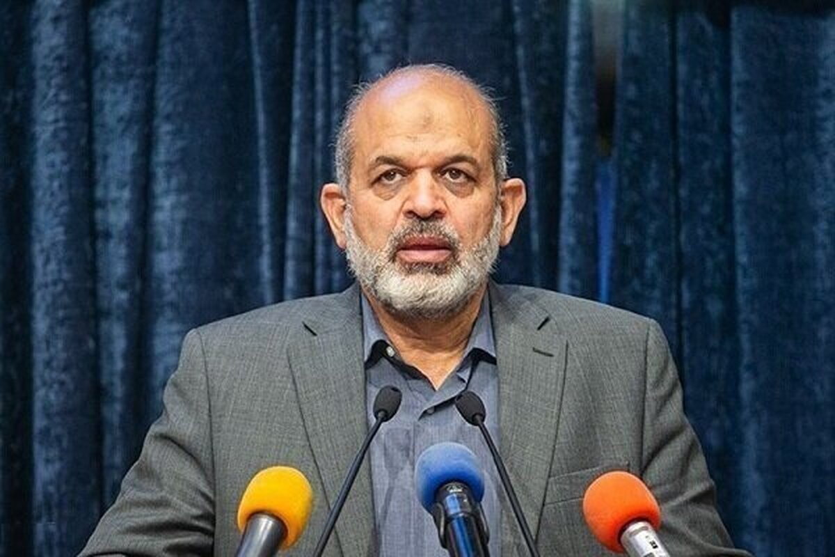 وزیر کشور گفت: گزارش‌ها درباره حمله ریزپرنده در اصفهان را تایید نمی‌کنیم.