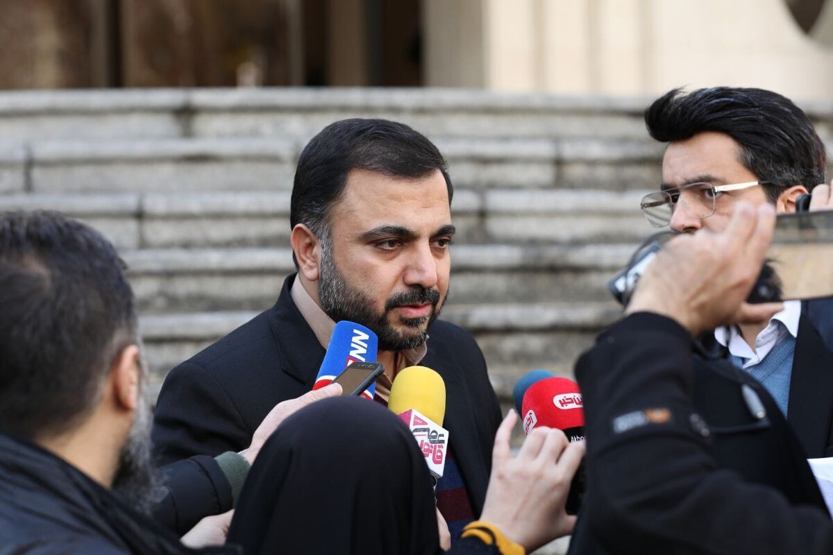 وزیر ارتباطات تاکید کرد: ارتباط پیام‌رسان‌های داخلی تا پایان فروردین‌ماه امسال ایجاد خواهد شد.