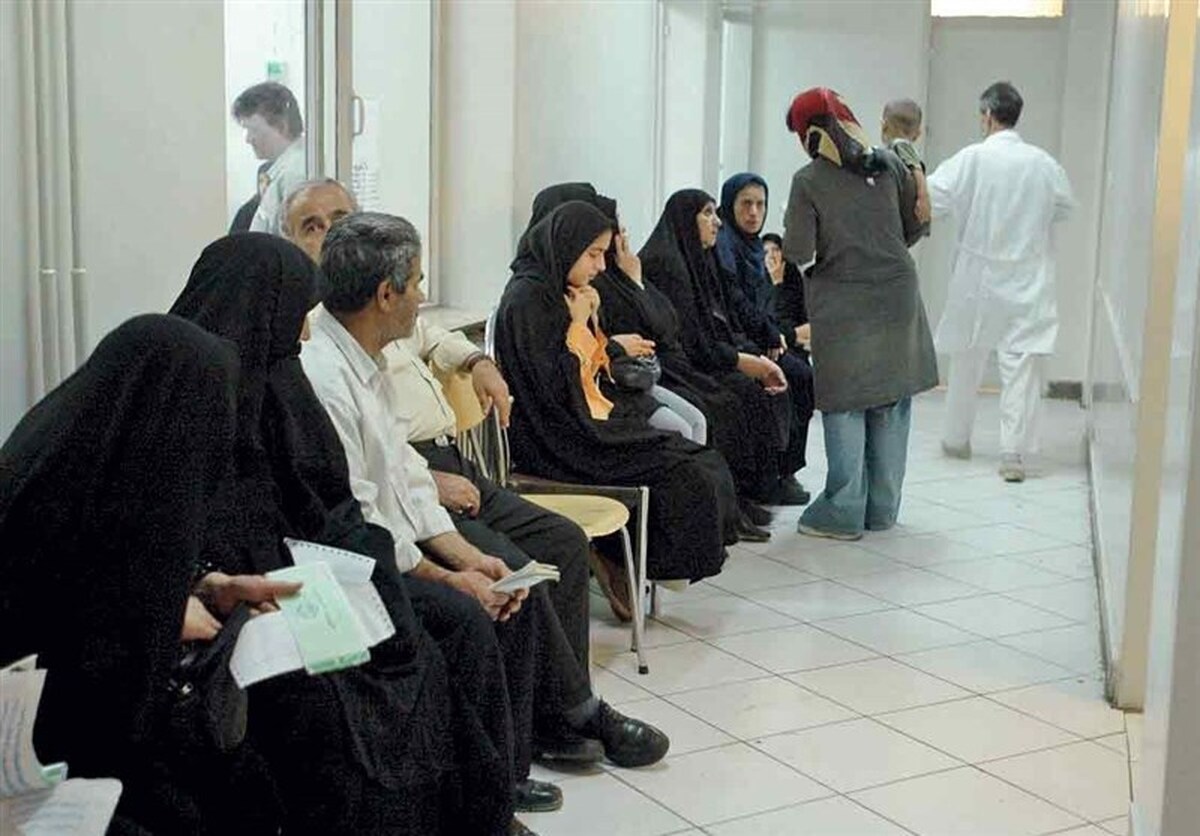 گزارش‌های میدانی خبرنگار ما از خیابان احمدآباد مشهد حاکی از این است که باوجوداینکه تعطیلات عید تمام شده است، اما هنوز بسیاری از پزشکان با تخصص‌های مهم و حساس در تعطیلات ماهانه نوروزی به سر می‌برند! خیابان‌های محتشمی، پرستار، عارف ۵ و پاستور که در دیگر ایام سال به سختی می‌توان در آن تردد داشت با وجود گذشت سه روز از پایان تعطیلات، همچنان سوت وکور و خلوت‌تر از همیشه است.