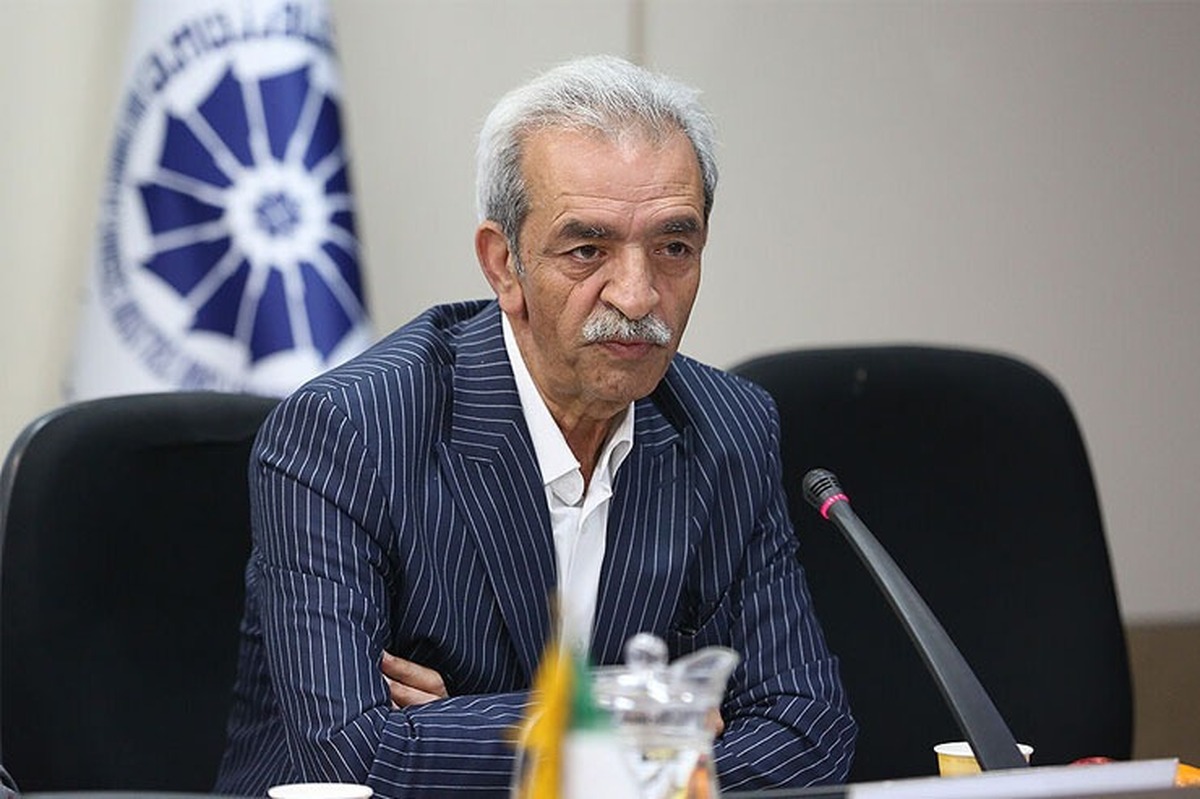 رئیس اتاق بازرگانی، صنایع، معادن و کشاورزی ایران گفت: بررسی یک دهه قبل نشان می‌دهد، درآمد سرانه هر ایرانی ۳۰ درصد کاهش یافته است.