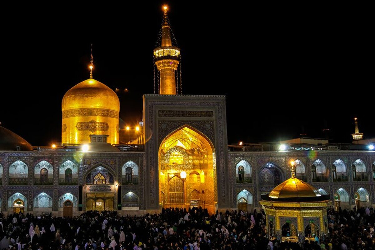 صحن و سرای رضوی در ماه مبارک رمضان حال و هوای خاصی دارد.