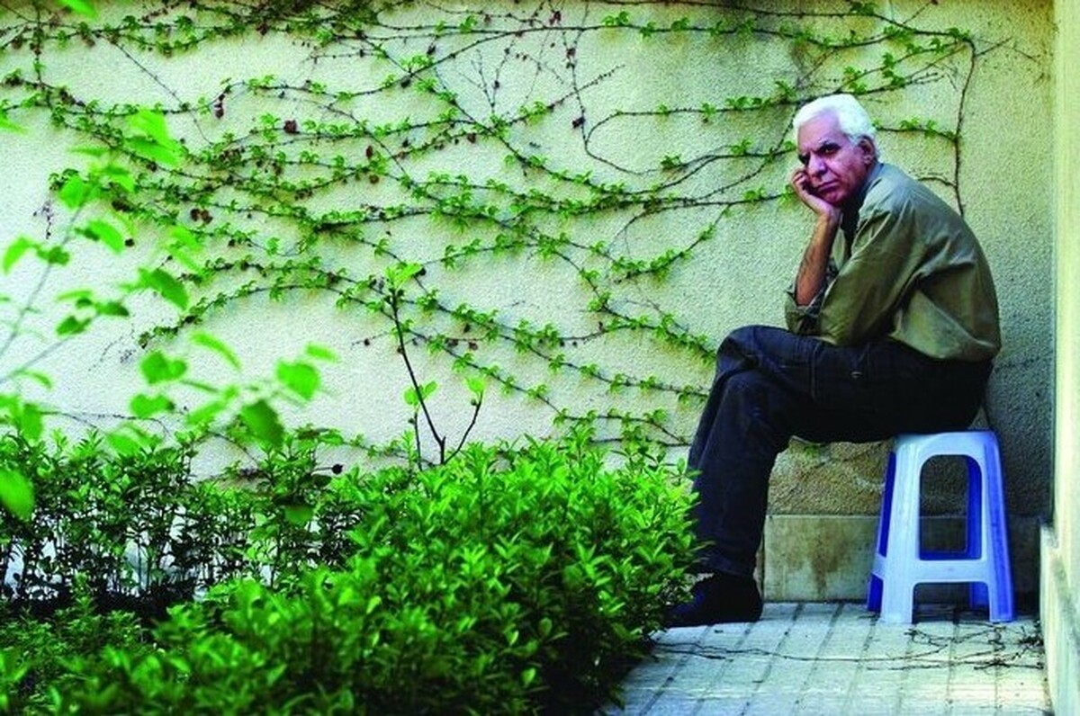 زنده یاد «کیومرث پوراحمد» کارگردان مشهور سینما و تلویزیون قبل از فوت سنگ مزارش را انتخاب کرده بود.