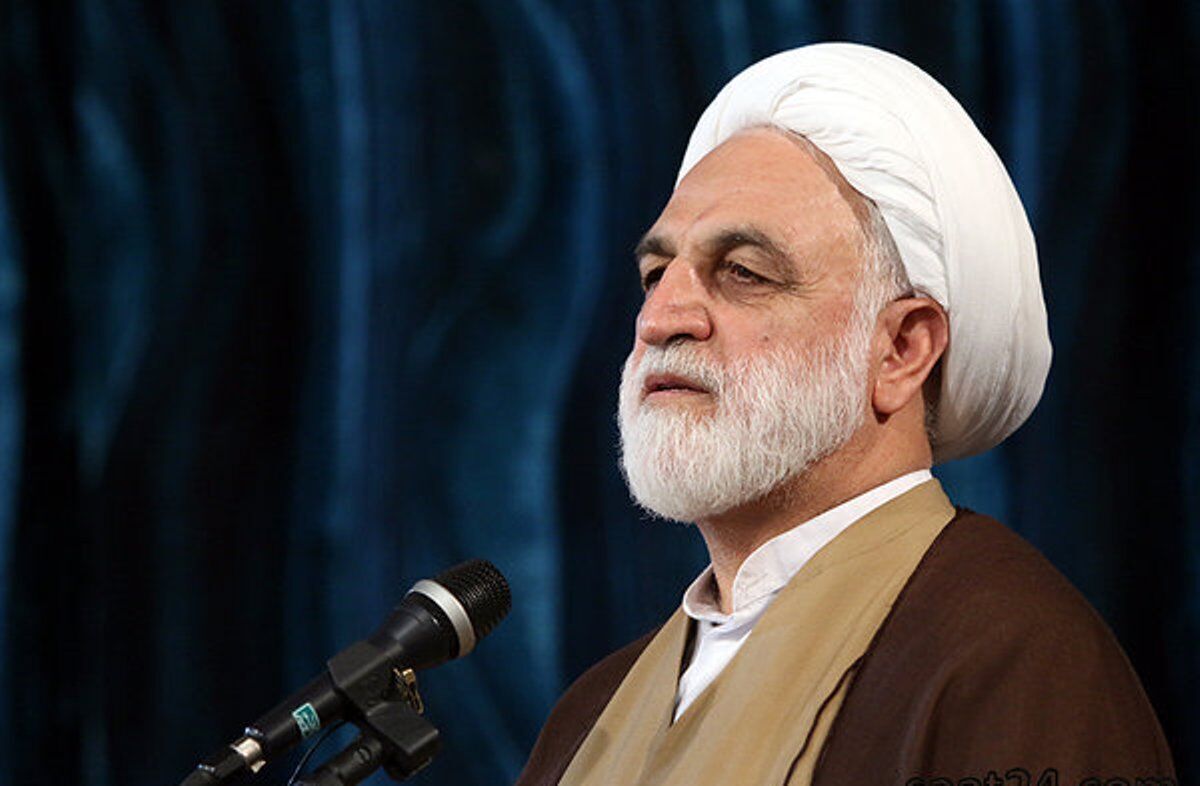 رئیس قوه قضاییه گفت:تاکید ما آن است که از ظرفیت‌های مردمی، نه تنها برای صلح و سازش بلکه برای کم کردن ورودی‌‌ پرونده‌های قضایی بهره گرفته شود.