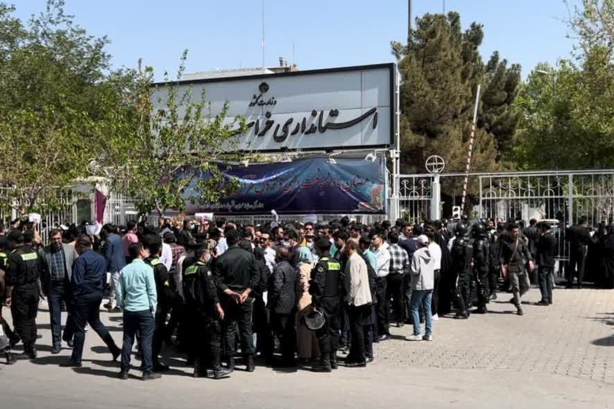 در پی گلایه‌های صنفی جمعی از پرستاران مراکز درمانی مشهد مقابل استانداری خراسان رضوی، مدیر روابط عمومی معاونت درمان دانشگاه علوم پزشکی مشهد تو‌ضیحاتی در این باره ارائه داد.