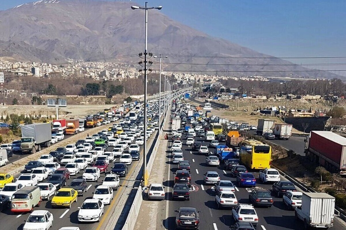 جانشین رئیس پلیس‌راه خراسان‌رضوی گفت: هم اکنون ترافیک در جاده‌های شمالی و غربی این استان نیمه سنگین است.