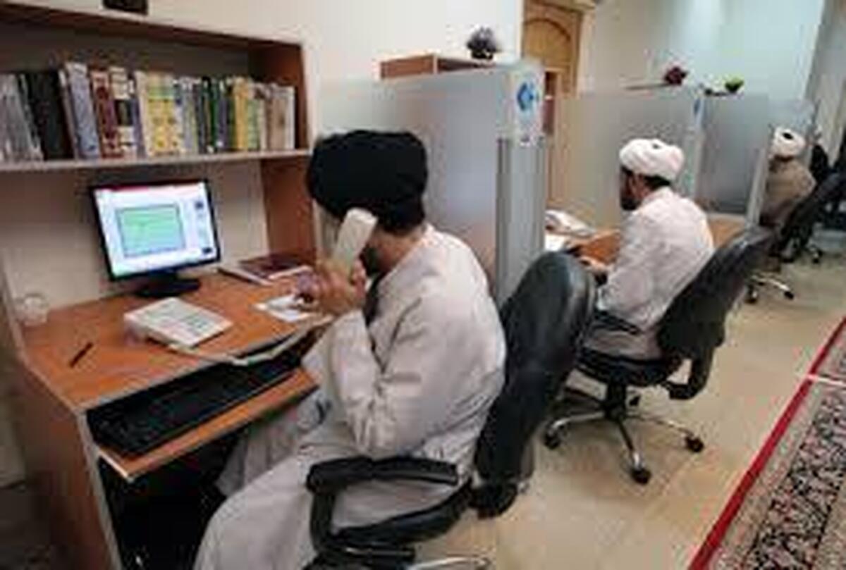 به همت اداره پاسخگویی به سوالات دینی حرم مطهر رضوی، بیش از ۱۱ دفتر پاسخگویی به سوالات دینی ویژه ماه مبارک رمضان در صحن و سرای بارگاه ملکوتی امام رضا (ع) به صورت شبانه روزی فعال و به زائران و مجاوران ارائه خدمت می‌کنند.