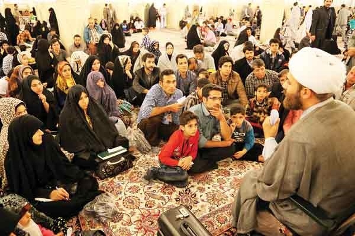 به مناسبت فرارسیدن ماه مبارک رمضان الکریم، به همت اداره پاسخگویی به سوالات دینی حرم مطهر رضوی بیش از ۳۵ حلقه معرفت در هر شبانه روز با موضوعات مختلف در رواق‌ها و صحن‌های متبرکه رضوی برگزار می‌شود.