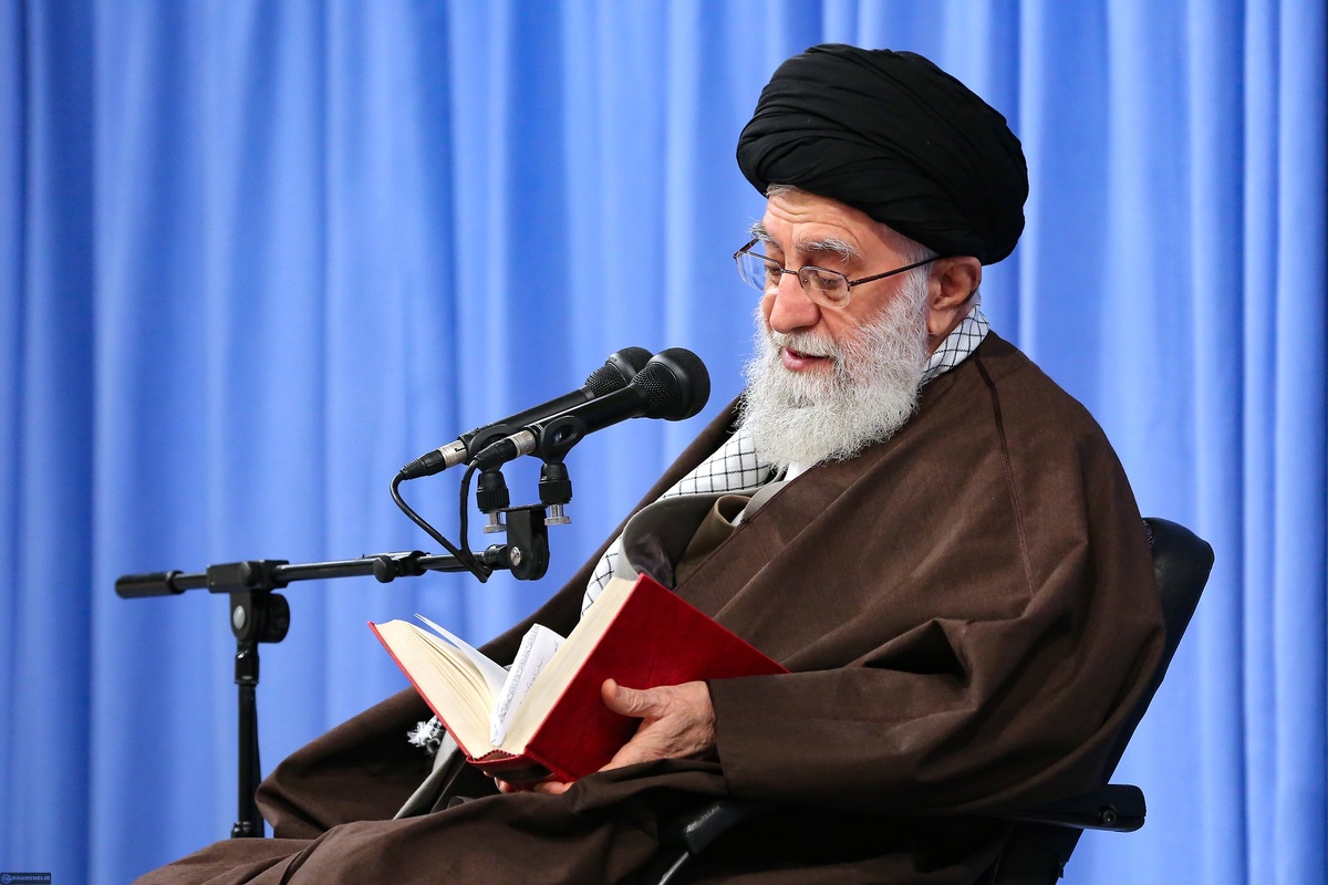 بیانات رهبر معظم انقلاب در درس خارج فقه خود درباره بهره کامل از ماه مبارک رمضان را بشنوید.