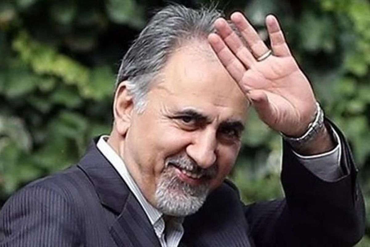محمدعلی نجفی چند ماه قبل درخواست عفو کرد که نامه او از طریق زندان در اختیار کمیسیون عفو و بخشودگی قرار گرفت و پرونده او نیز مثل بقیه زندانیان که درخواست عفو داده‌بودند، مورد بررسی قرار گرفت تا این‌که با درخواست عفوش موافقت شد.