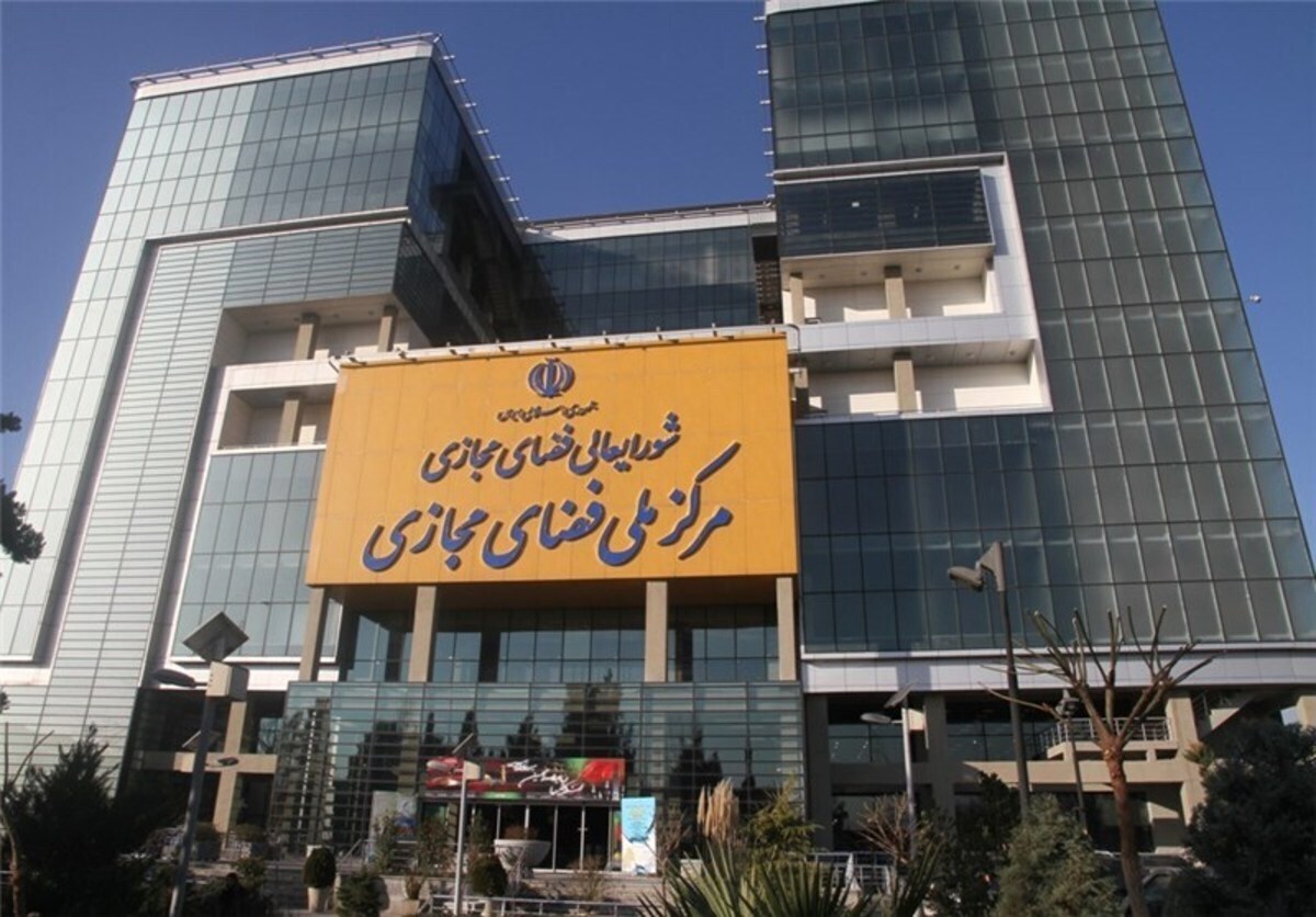 «قاسم خالدی»، معاون مرکز ملی فضای مجازی، با بیان اینکه این مرکز درحال رصد فعالیت مسئولان در فضای مجازی است، گفت طرحی برای ضابطه‌مند کردن حضور و فعالیت مسئولان در فضای مجازی تدوین شده است.