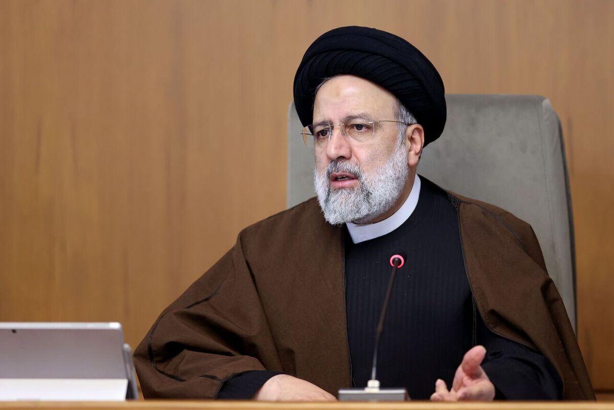 رئیس‌جمهور با گرامیداشت روز ملی فناوری هسته‌ای، درمان بیش از یک میلیون بیمار از طریق دانش هسته‌ای و همچنین دستیابی دانشمندان ایران به بیش از ۱۵۰ دستاورد علمی و فنی در صنعت هسته‌ای، آن هم در شرایط تحریم و سنگ‌اندازی دشمن را سند عزت و افتخار ملت ایران دانست.