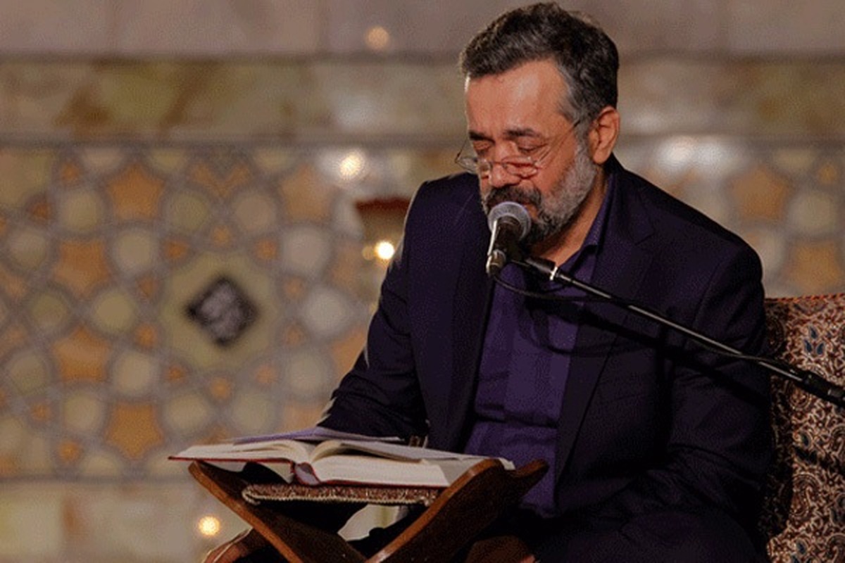 مناجات ویژه شب قدر با نوای «حاج محمود کریمی» را ببینید.