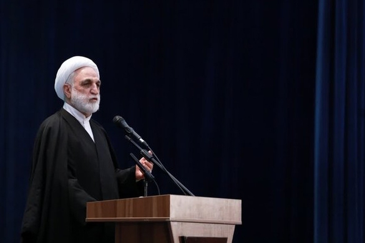 رئیس قوه قضاییه گفت: باید در جایی که حکم خدا وجود دارد، قاطعانه و بدون اغماض عمل کرد و از دشمنان و شیطان‌صفتان و جنگ‌های تبلیغاتی آنان نهراسید و آنجایی نیز که مرتبط با امت و مردم خودمان است باید رُحَماء بینهم بود؛ و این سیره امامین انقلاب است که از امیرالمومنین علی(ع) آموخته‌اند.