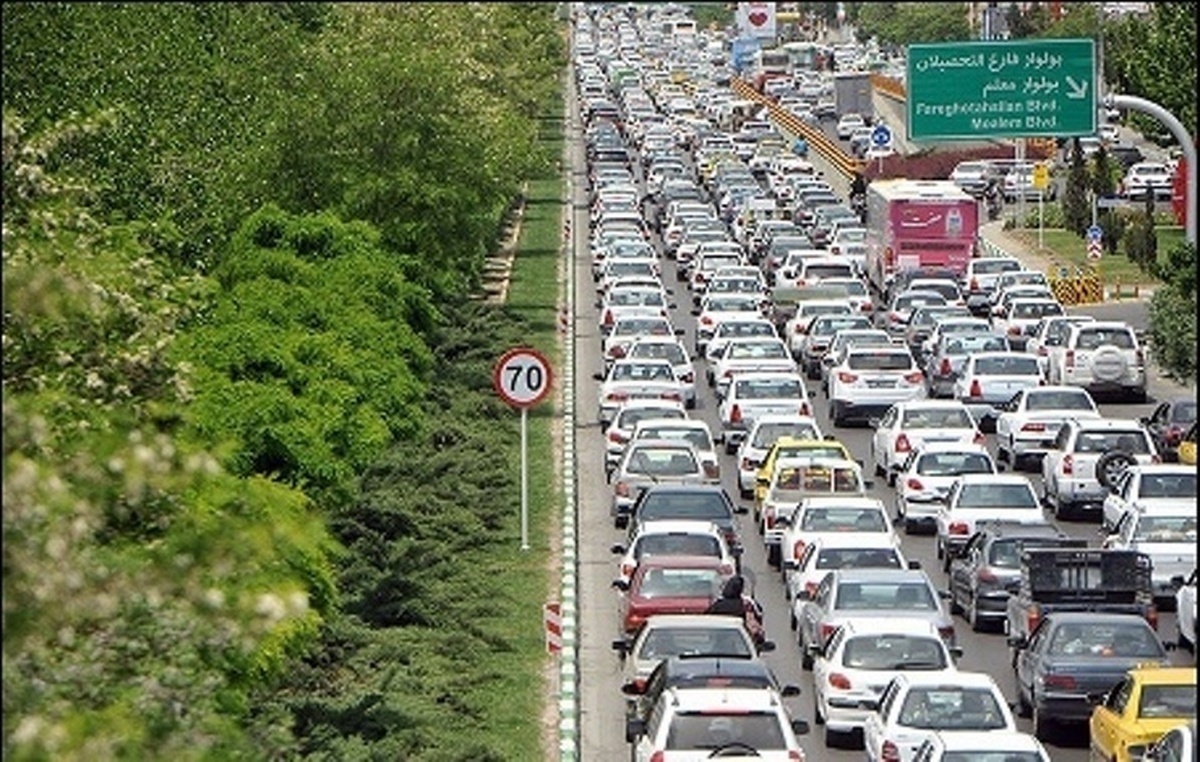 هم‌اکنون ترافیک در برخی از خیابان‌های مشهد از جمله بزرگراه آزادی، امام علی(ع)، وکیل آباد، میدان آزادی، بلوار فردوسی، میدان قائم و برخی نقاط بلوار خیام سنگین و در هسته مرکزی شهر و محدوده حرم مطهر پرحجم است.