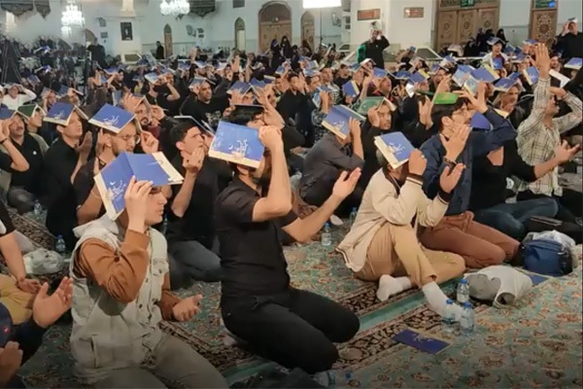 روایت اولین شب قدر ناشنوایان مشهدی که در بارگاه منور رضوی برگزار شد.