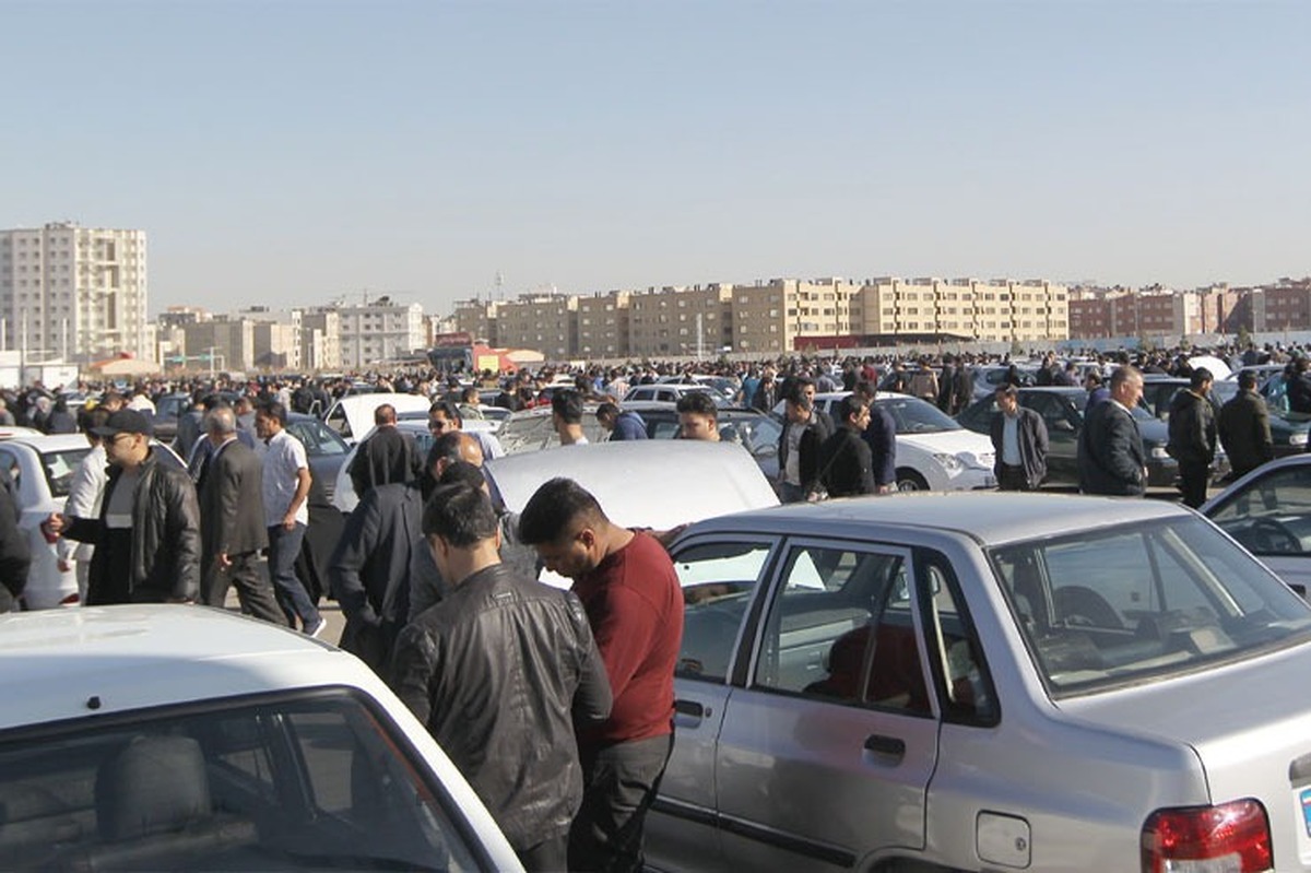 فعالان و کارشناسان حوزه صنعت خودرو معتقدند که این افزایش، تأثیر مستقیم بر روند بازار خودرو می‌گذارد. در این میان باید به این نکته اشاره کرد که حتی تأخیر شورای رقابت و وزارت صمت در اعلام قیمت‌ها بر بازار تأثیر گذاشت و خودرو را طی ۱۰روز حدود ۵ درصد گران کرد.