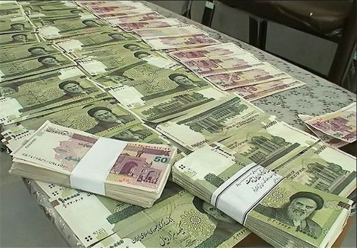 دولت در سال گذشته بیش از ۱۵۷۱ هزار میلیارد تومان درآمد از منابع مختلف کسب کرده است که می‌توان به درآمد‌های عمومی، درآمد‌های حاصل از واگذاری دارایی‌های سرمایه‌ای و اموال و واگذاری دارایی‌های مالی و اوراق اشاره کرد.