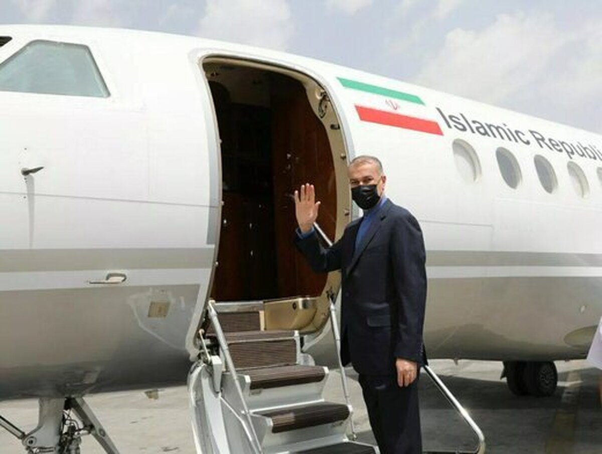 وزیر امور خارجه کشورمان برای شرکت در چهارمین نشست وزیران امور خارجه کشورهای همسایه افغانستان، در رأس هیئتی تهران را به مقصد سمرقند ترک کرد.