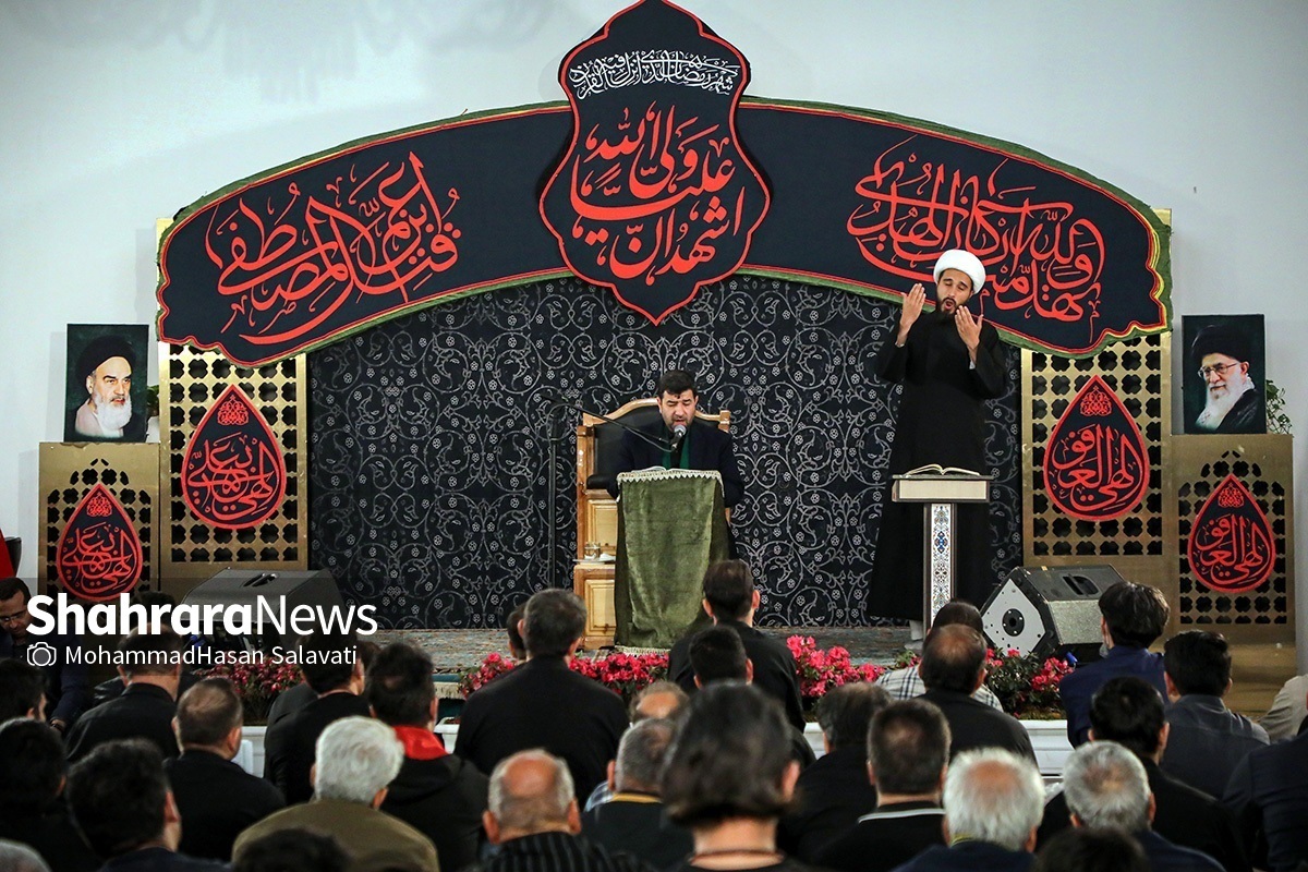 رواق حضرت زهرا (س) پذیرای ناشنوایان مشهدی است که قرار است در  اولین شب قدر، قرآن به سر بگیرند و خدا را با زبان دل بخوانند. قرار است حاج احمد واعظی برایشان مداحی کند و حجت الاسلام والمسلمین عبدالکریم عابدینی هم سخن از قدر بگوید و آن‌ها مراسم «قرآن به سر» را برگزار کنند.