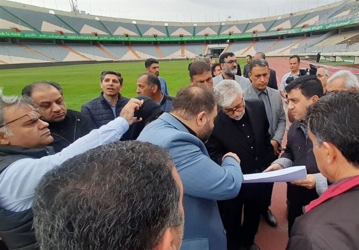 وزیر ورزش و جوانان ظهر پنجشنبه از ورزشگاه یکصدهزارنفری آزادی بازدید کرد.