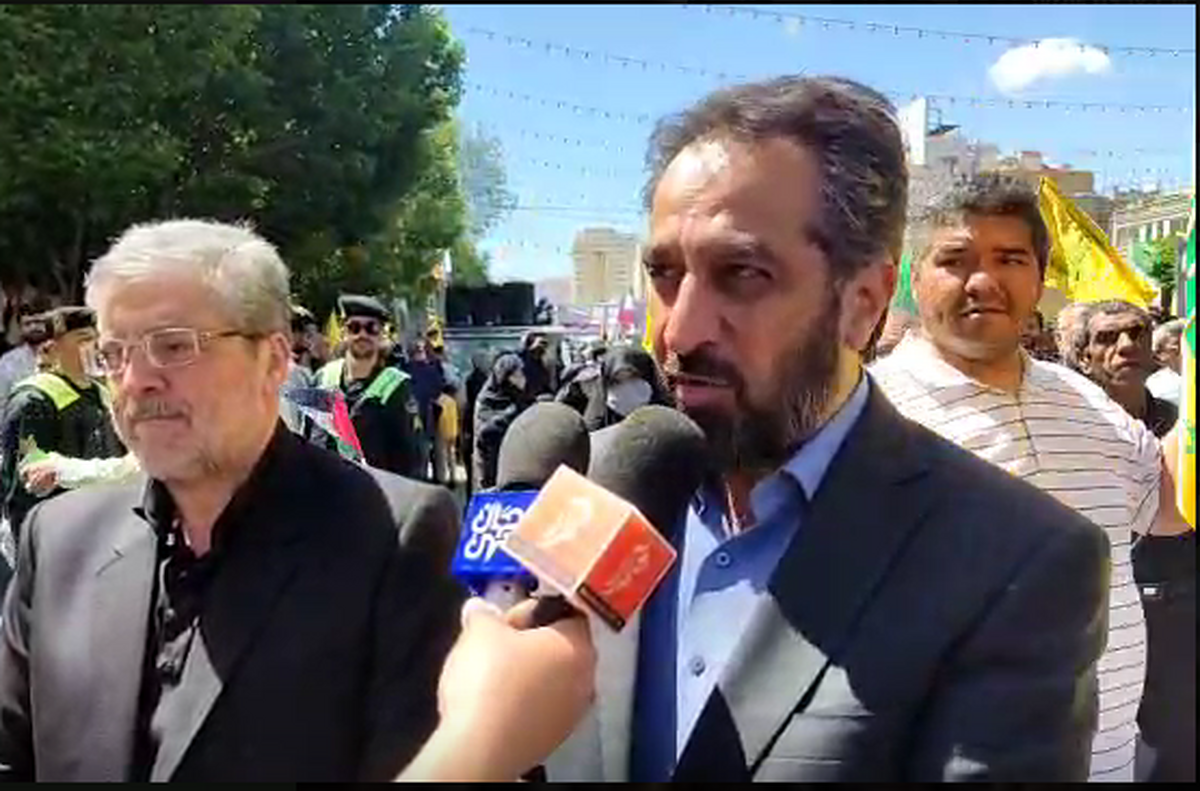 سرپرست شهرداری مشهد با حضور در راهپیمایی روز جهانی قدس در مشهد گفت: حضو پرشور مردم در راهپیمایی امروز قدس را شاهد هستیم و باید از مردم فهیم مشهد مقدس سپاسگزاری کرد.