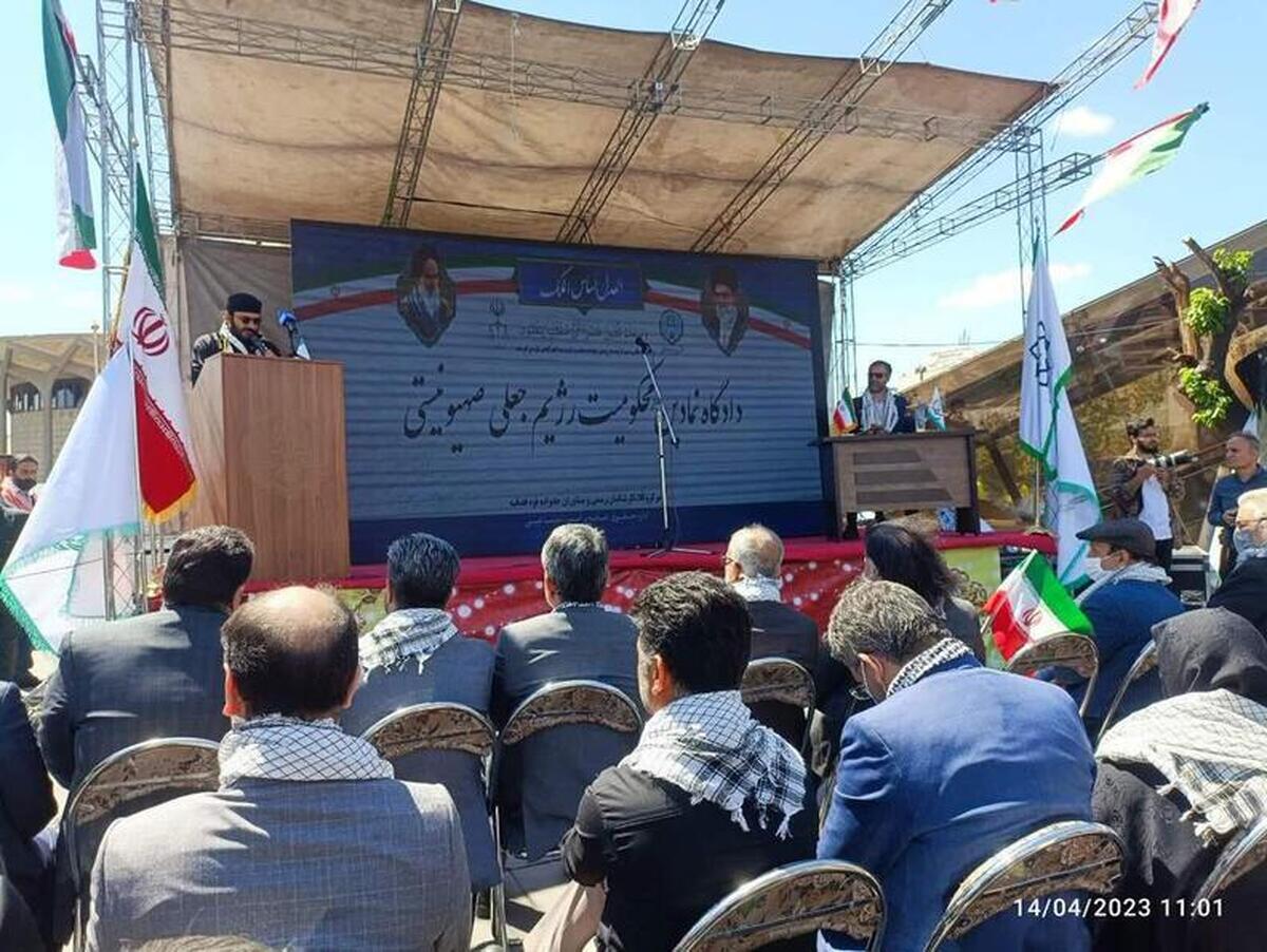 رئیس مرکز وکلا، کارشناسان و مشاوران خانواده قوه قضائیه گفت: امروز تعدادی از وکلا به نمایندگی از وکلای مرکز لایحه‌ای را قرائت می‌کنند که تنها بخشی از جنایات رژیم صهیونیستی است.