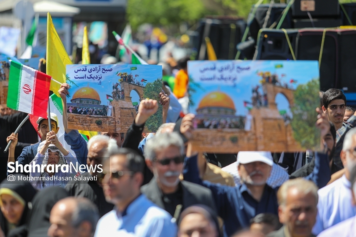 ملت ایران، اعم از پیر و جوان امروز به‌مناسبت روز جهانی قدس؛ در بیش از ۱۰۰۰ شهر کشور یکپارچه به خیابان‌ها آمده و ندای آزادسازی قدس و نابودی صهیونیست‌ها را سر دادند.