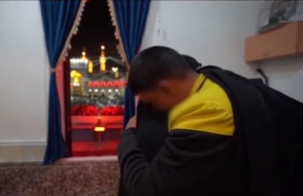 خادمان رضوی در شب قدر ضمن پهن کردن سفره افطار در زندان مرکزی مشهد دو زندانی را به دامن خانواده بازگرداندند.