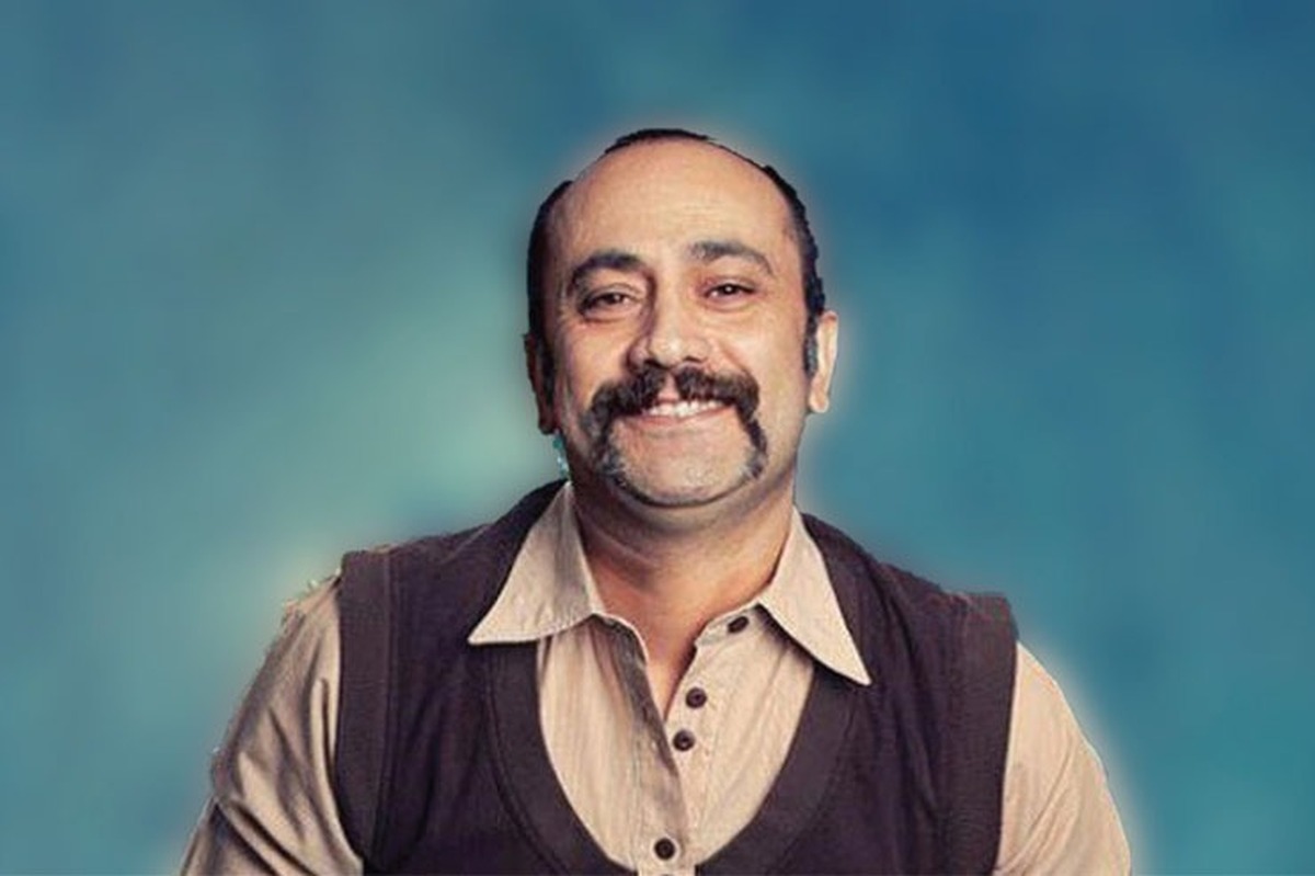 مدیری تنها کارگردانی بود که عارف لرستانی پیش از خواندن فیلم نامه، قراردادش را چشم بسته امضا می‌کرد و اغراق نیست اگر بگوییم مهران مدیری سکوی پرتاب عارف لرستانی در عرصه بازیگری بود.