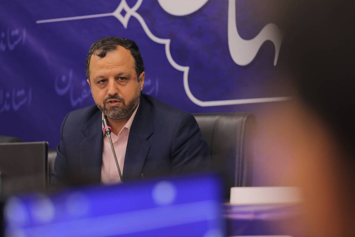 وزیر اقتصاد در نامه به تمام وزرا و روسای سازمان‌ها از شروع پیگرد متخلفان از اجرای احکام قانونی تسهیل صدور مجوز‌ها خبر داد و با یادآوری هفت جرم و تخلف در فرآیند صدور مجوز‌ها تاکید کرد که این موارد به همه واحد‌های زیرمجموعه آن‌ها ابلاغ شود.