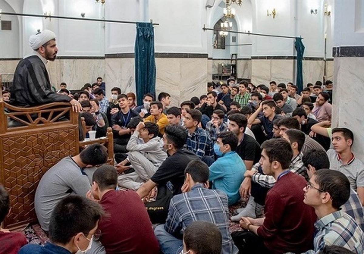 مدیر عامل موسسه جوانان آستان قدس رضوی گفت: اعتکاف ویژه نوجوانان در ماه مبارک رمضان در قالب طرح «بی نهایت عاشقی» برگزار و طی آن ۱۰۲۰ نوجوان دختر و پسر دهه هشتادی میهمان امام رضا (ع) می‌شوند.
