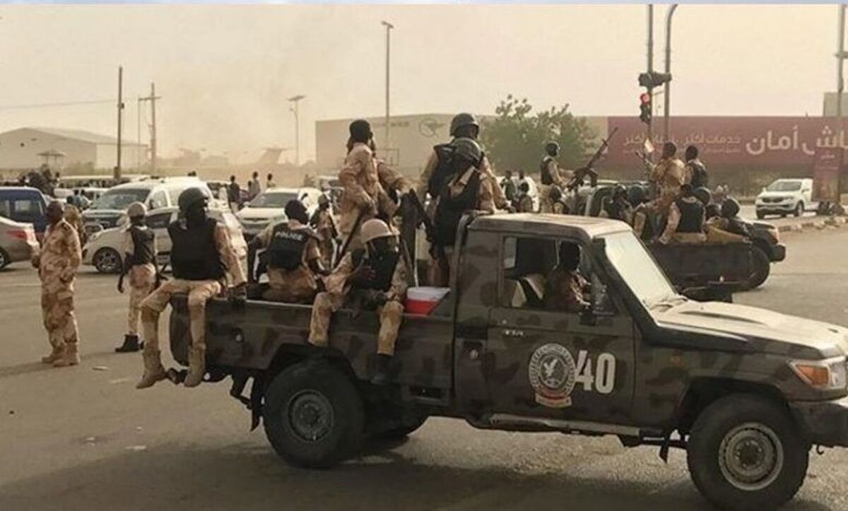 هم‌اکنون درگیری‌های مسلحانه گسترده در خارطوم به خصوص در اطراف کاخ ریاست جمهوری سودان بین نیروهای ارتش به فرماندهی «عبدالفتاح البرهان» و نیروهای واکنش سریع به رهبری «محمد حمدان دقلو» معروف به «حمیدتی» هم‌پیمان سابق او در جریان است.
