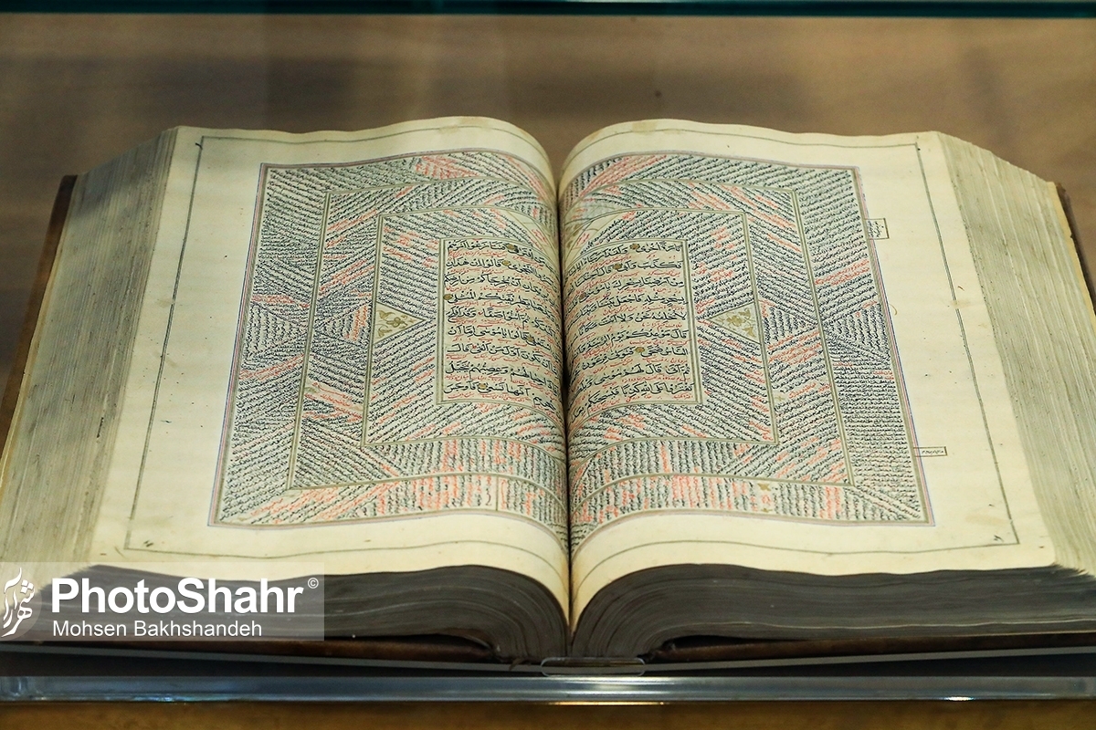 گنجینه رضوی با دارا بودن حدود ۲۳ هزار قرآن و جزوه قرآنی از صدر اسلام تاکنون، یکی از غنی‌ترین کتابخانه‌های ایران و جهان اسلام در حوزه آثار قرآنی است.