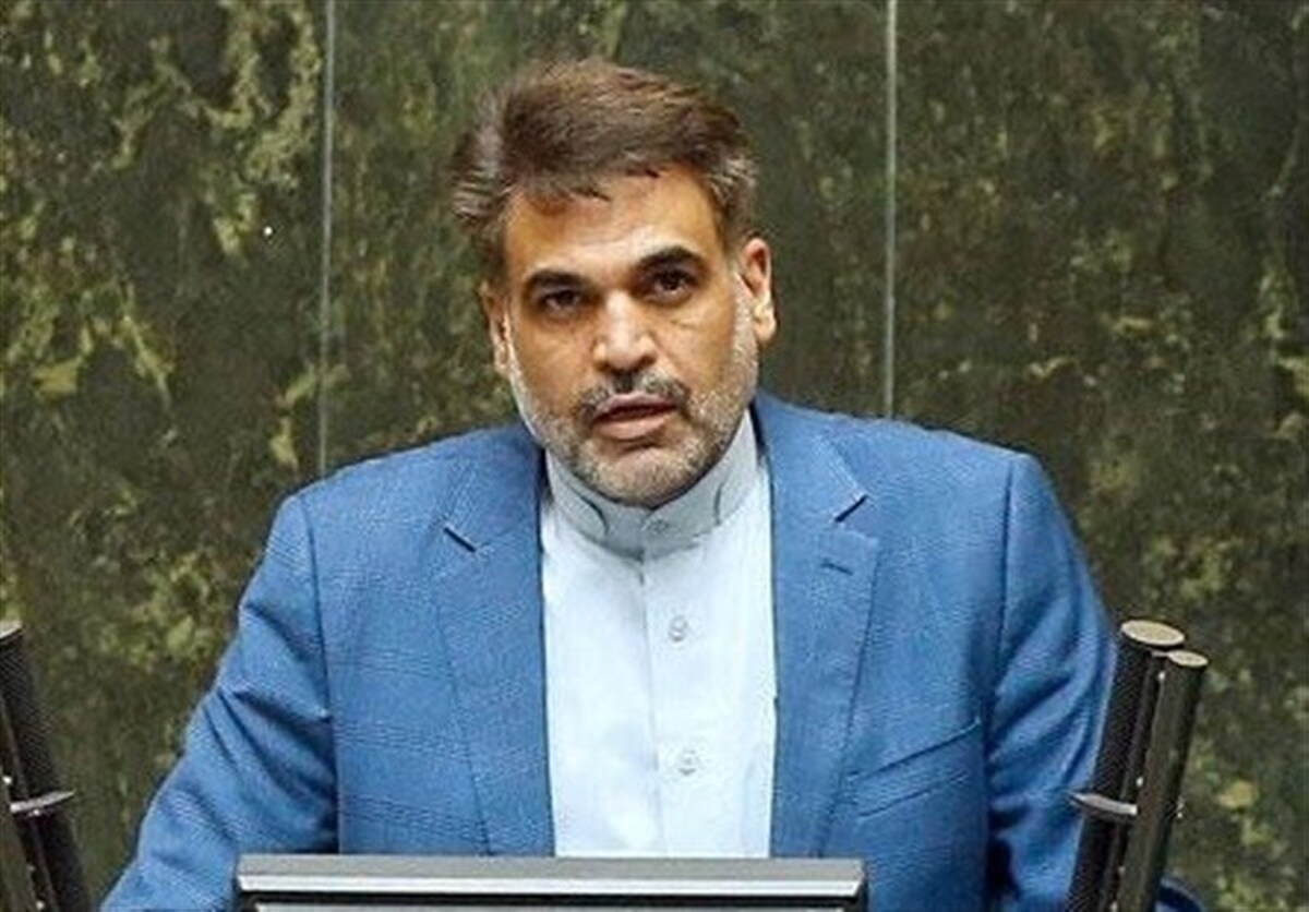 یک عضو کمیسیون اقتصادی مجلس گفت: چطور می‌شود قیمت خودرویی مثل پراید در کمتر از دو ماه به ۳۵۰ تا ۴۰۰ میلیون برسد؛ این قیمت چگونه تعیین می‌شود و چه افراد و گروهی و تشکیلات و احزابی نقش دارند؟