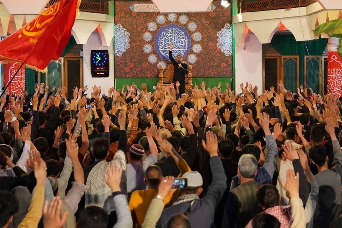 محمدحسین پویانفر مداح سرشناس ایران شب گذشته برای دومین بار راهی افغانستان و شهر کابل شد و در تکیه چنداول به مناسبت ایام شهادت امیرالمومنین (ع) مرثیه‌خوانی کرد. مراسمی که با استقبال بیش از ۵ هزار نفری افغانستانی‌ها همراه شد.