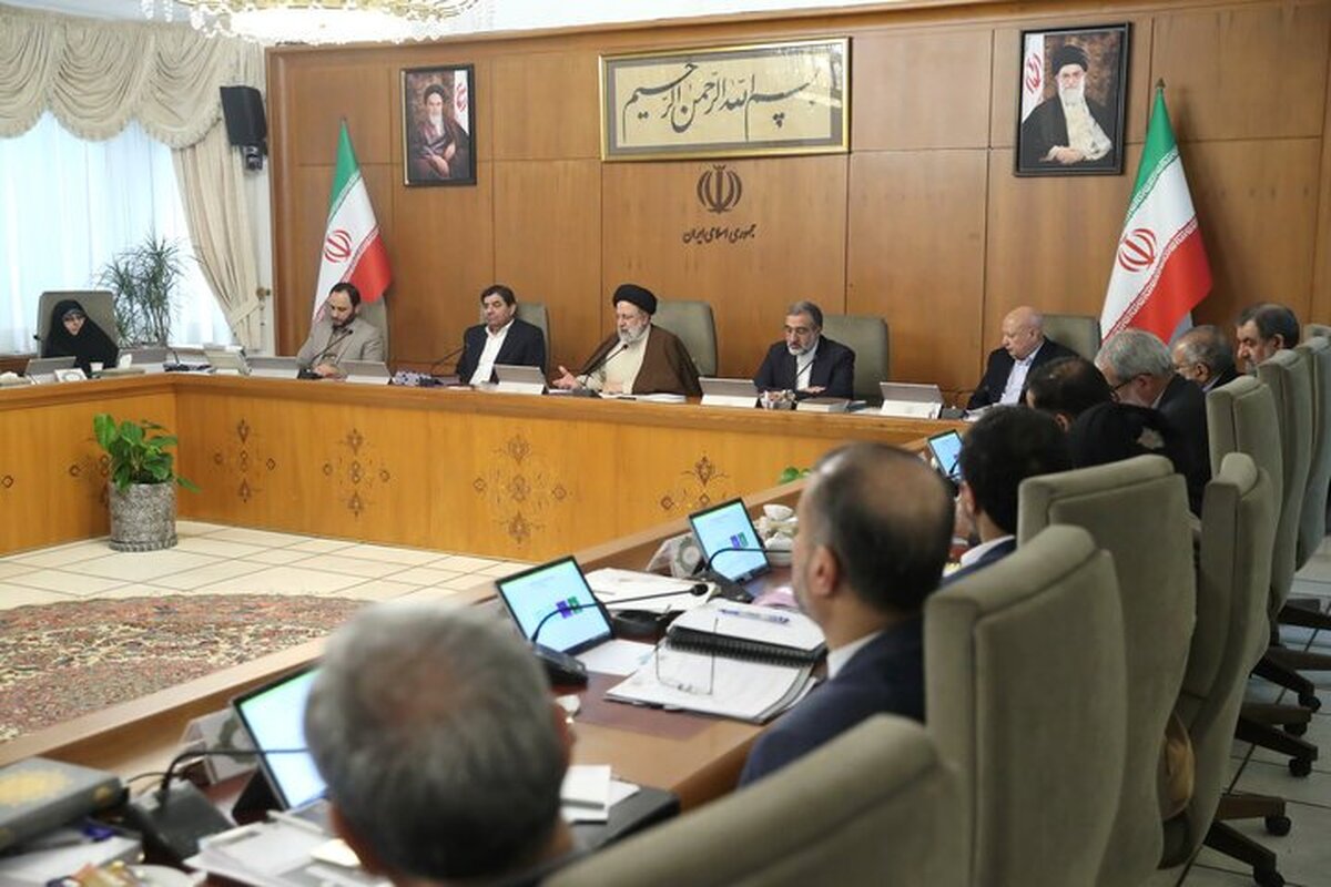 رئیس جمهور با بیان تاثیر بازار بورس بر سایر بازارها، بر مدیریت وزیر اقتصاد در هماهنگ کردن همه بخش‌های مرتبط برای عملکرد صحیح این بازار تاکید کرد.